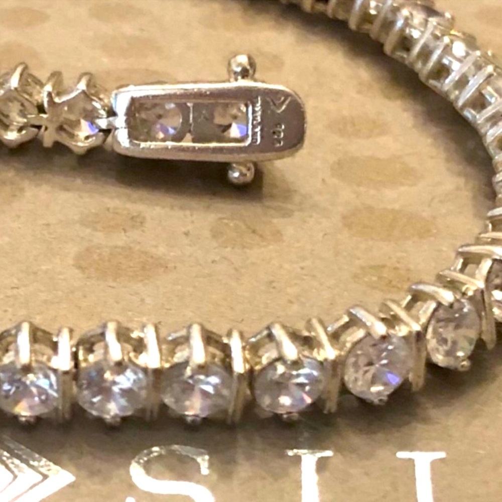 Silpada NEW Rare Vintage Sterling Silver Cubic
Zirconia Tennis Bracelet - Picture 5 of 7